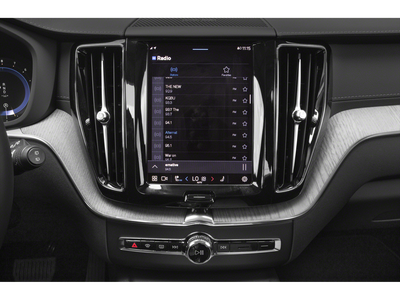 2022 Volvo XC60 B5 R-Design