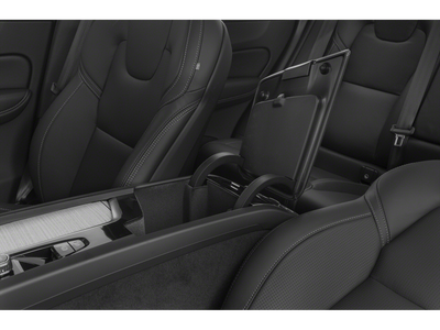 2022 Volvo XC60 B5 R-Design