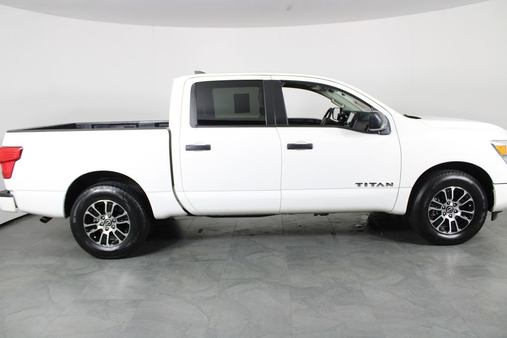 2023 Nissan Titan SV