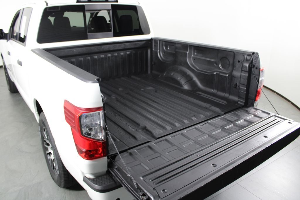 2023 Nissan Titan SV