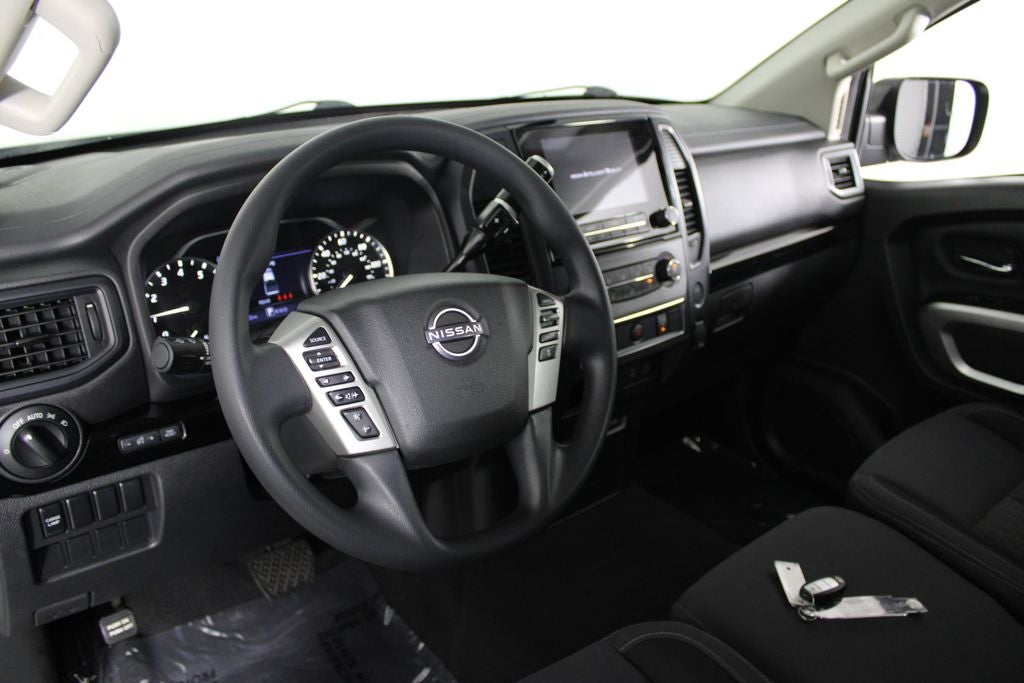 2023 Nissan Titan SV