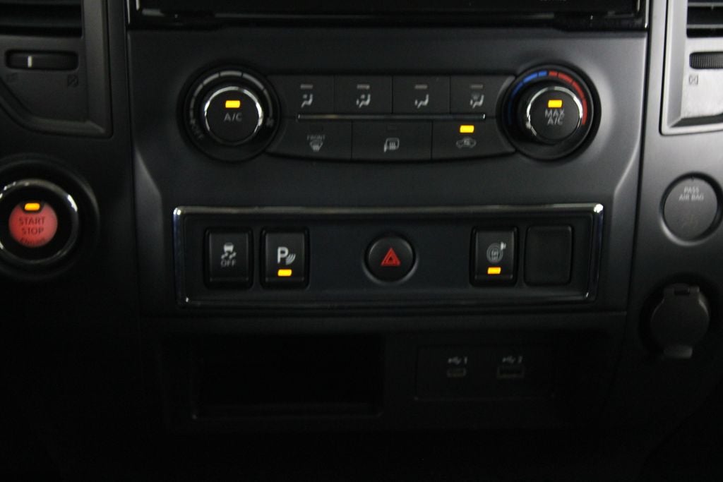2023 Nissan Titan SV