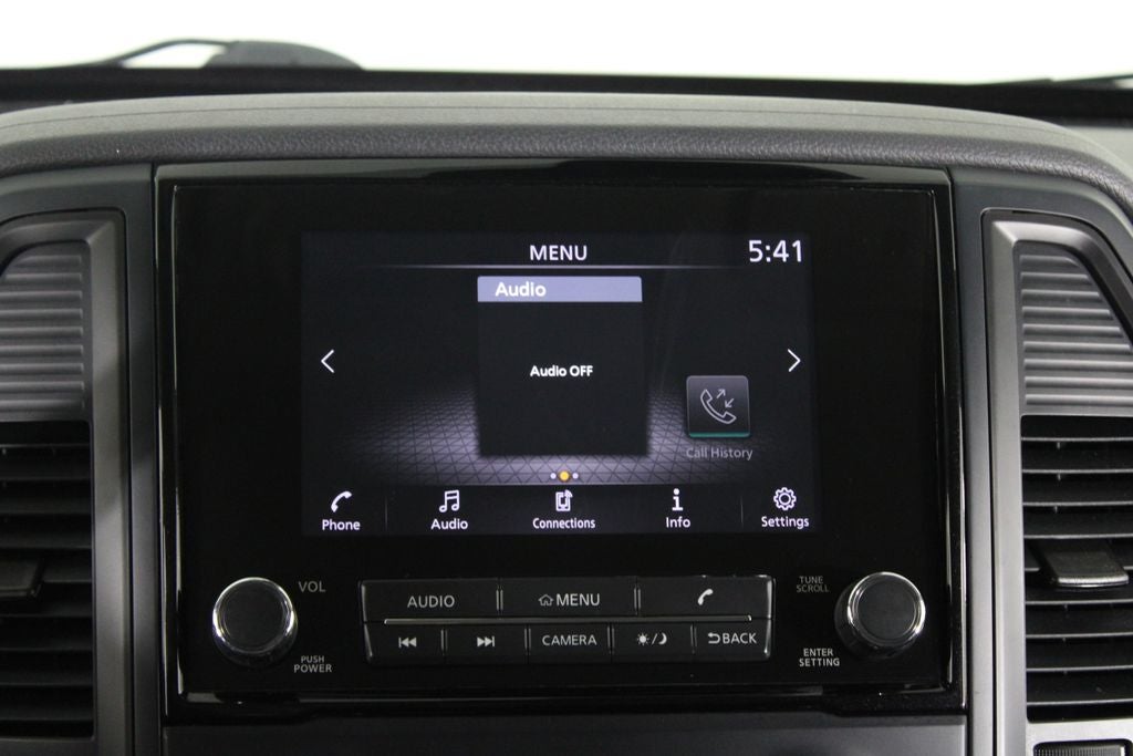 2023 Nissan Titan SV