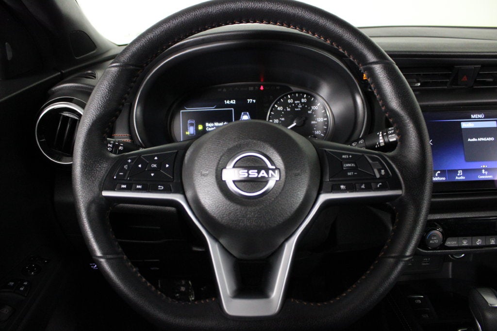 2022 Nissan Kicks SR