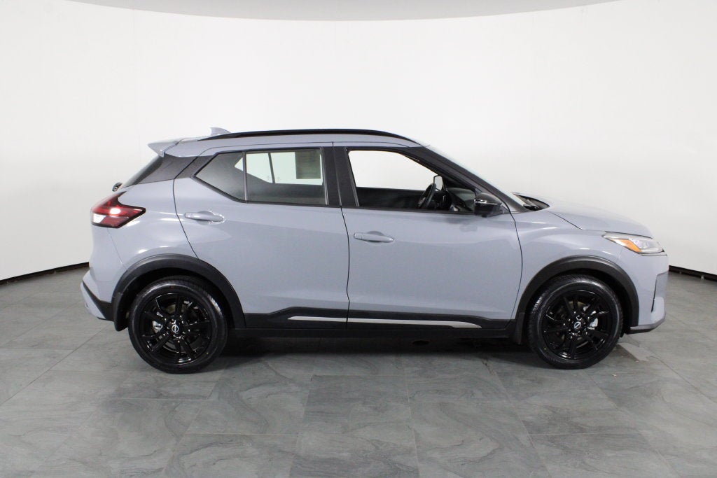 2022 Nissan Kicks SR