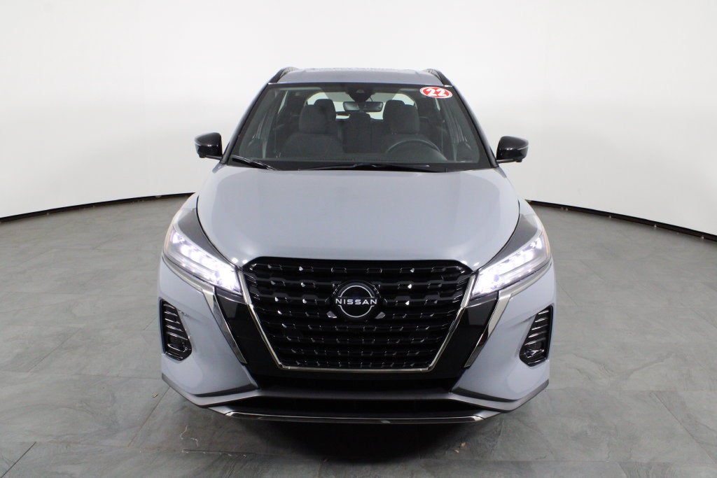 2022 Nissan Kicks SR