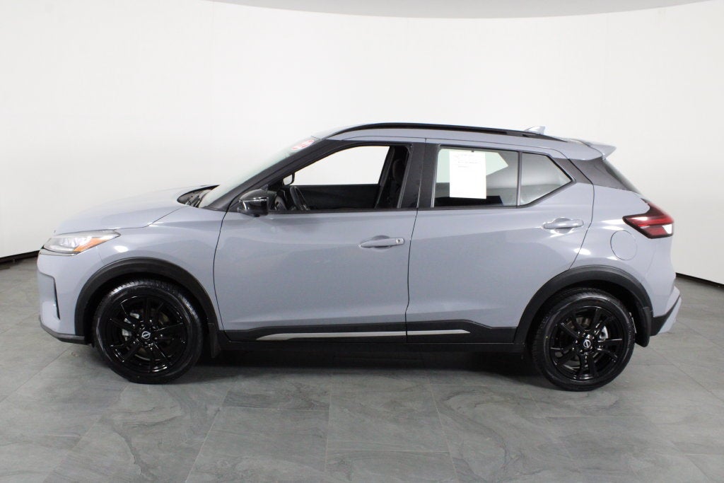 2022 Nissan Kicks SR