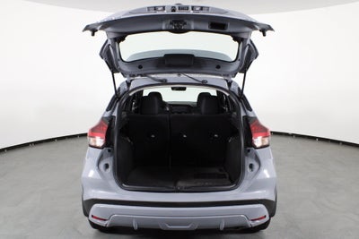 2022 Nissan Kicks SR