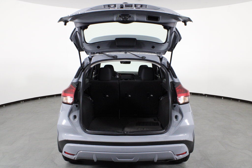 2022 Nissan Kicks SR
