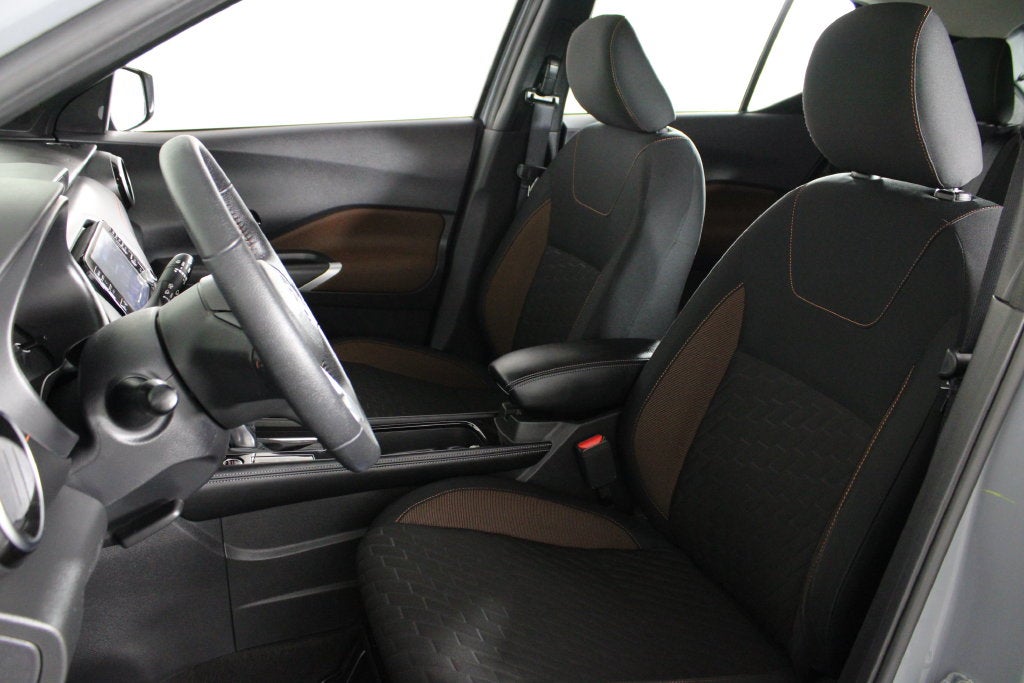 2022 Nissan Kicks SR