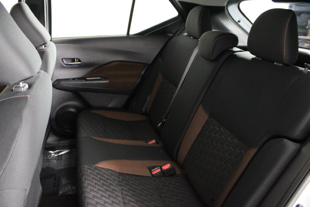 2022 Nissan Kicks SR