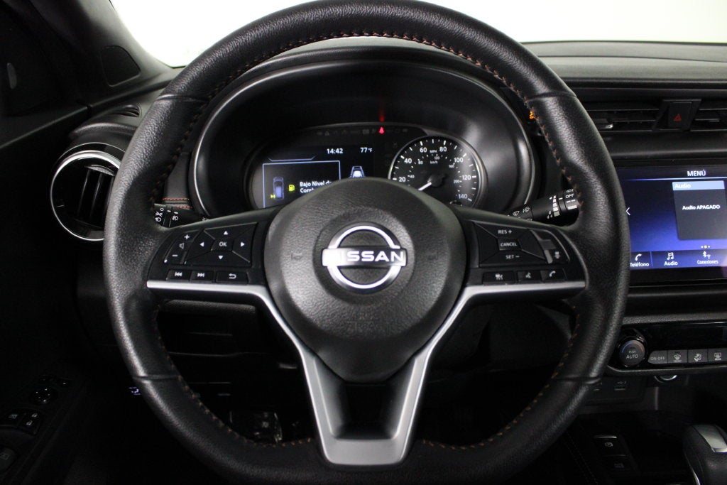 2022 Nissan Kicks SR