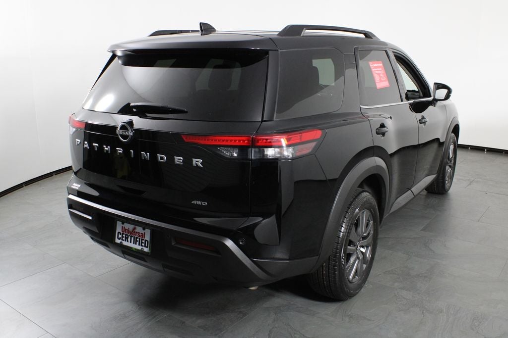 2025 Nissan Pathfinder SV