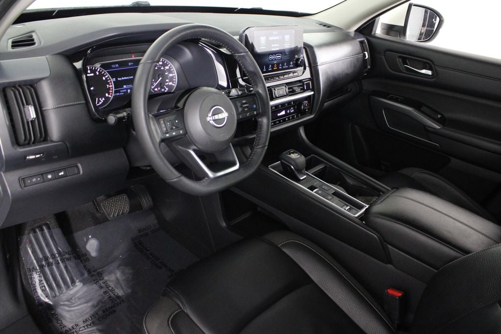 2022 Nissan Pathfinder SL