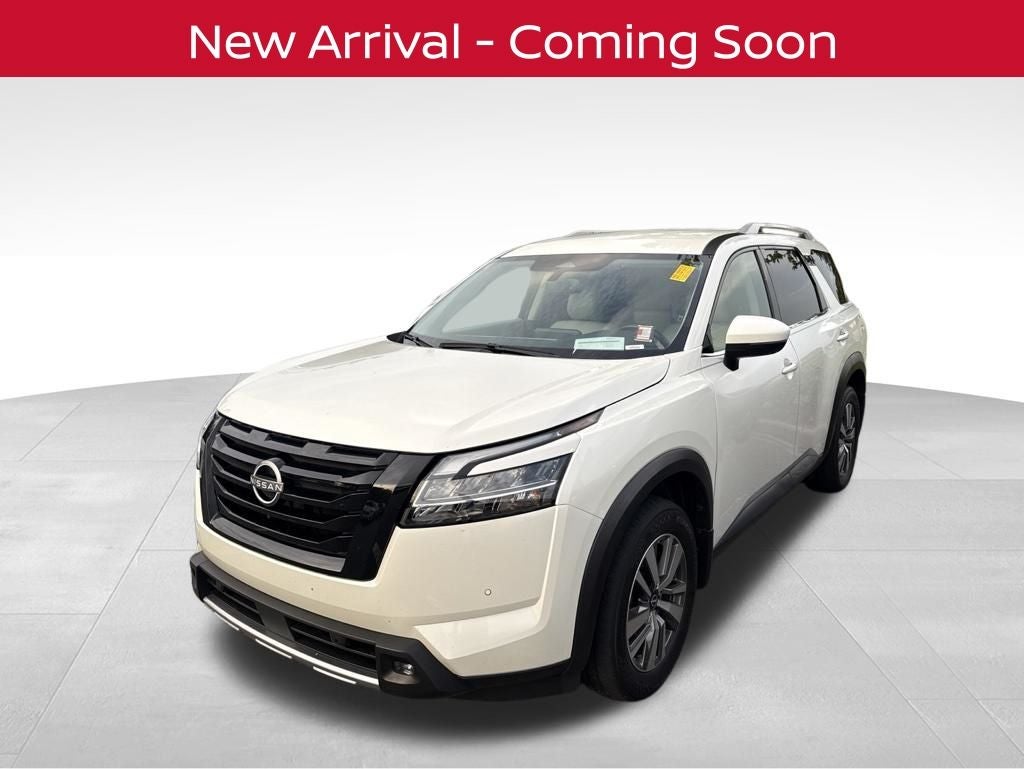 2022 Nissan Pathfinder SL