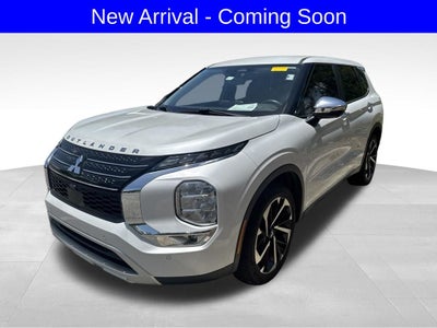 2022 Mitsubishi Outlander Base