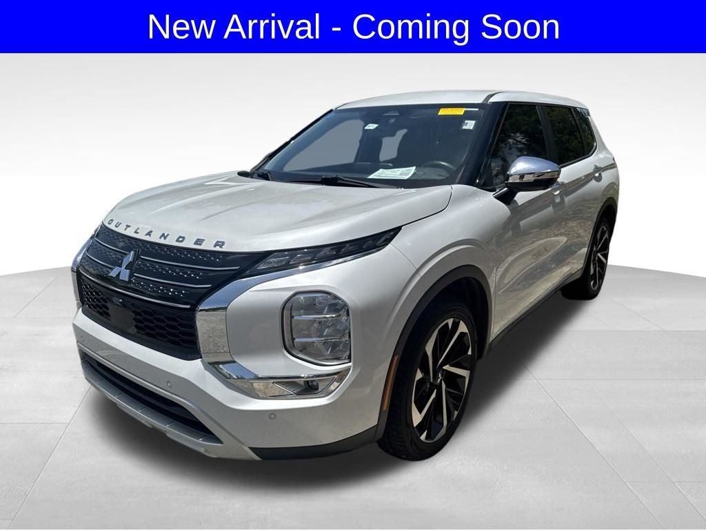 2022 Mitsubishi Outlander Base