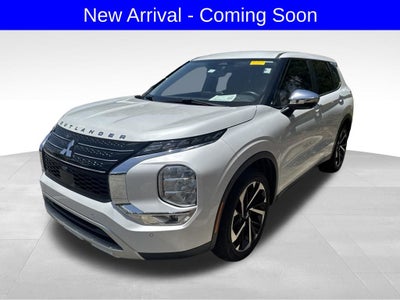2022 Mitsubishi Outlander Base