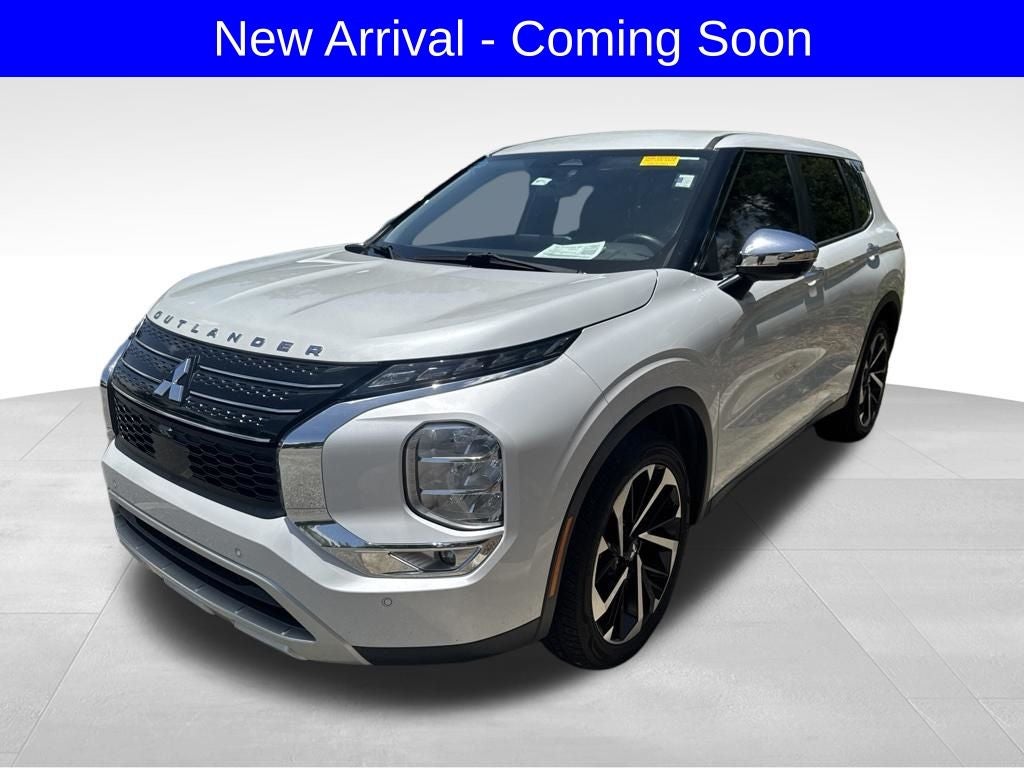 2022 Mitsubishi Outlander Base
