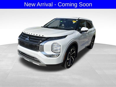 2022 Mitsubishi Outlander Base