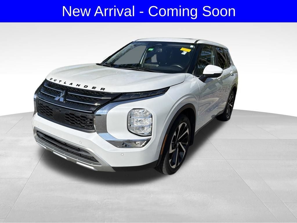 2022 Mitsubishi Outlander Base