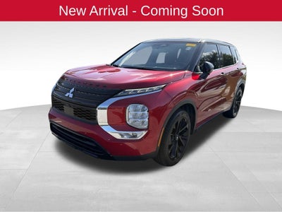 2023 Mitsubishi Outlander Base