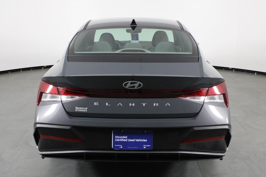 2025 Hyundai Elantra SE