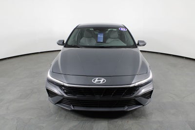 2025 Hyundai Elantra SE