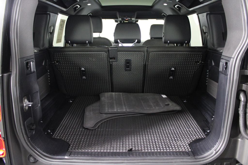 2025 Land Rover Defender 110 S