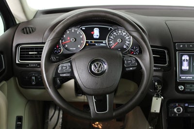 2017 Volkswagen Touareg V6 Sport 4Motion