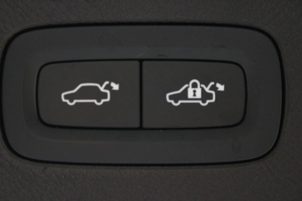 2023 Volvo XC90 Recharge Plug-In Hybrid T8 Plus Bright Theme 7 Passenger