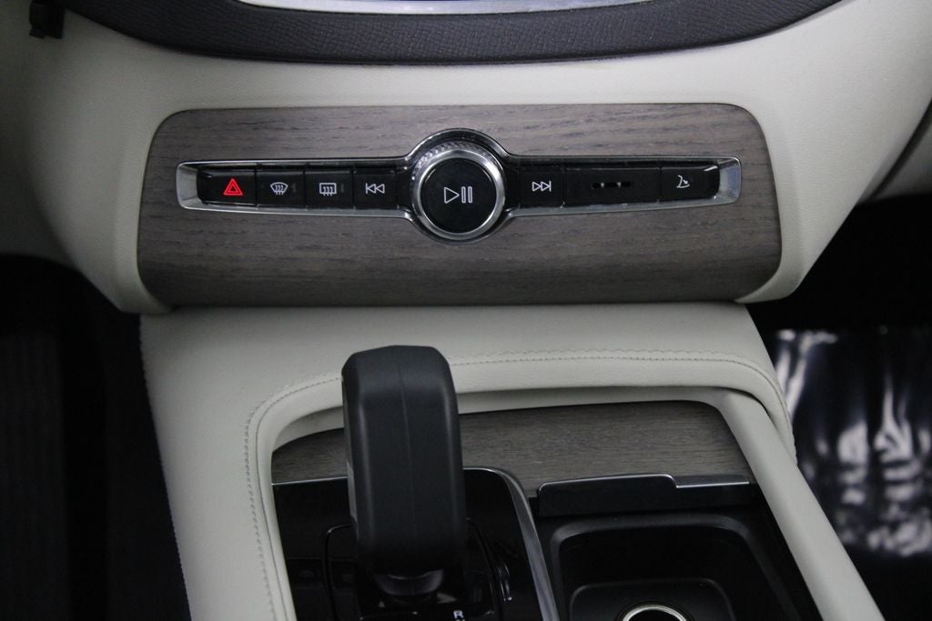 2023 Volvo XC90 Recharge Plug-In Hybrid T8 Plus Bright Theme 7 Passenger