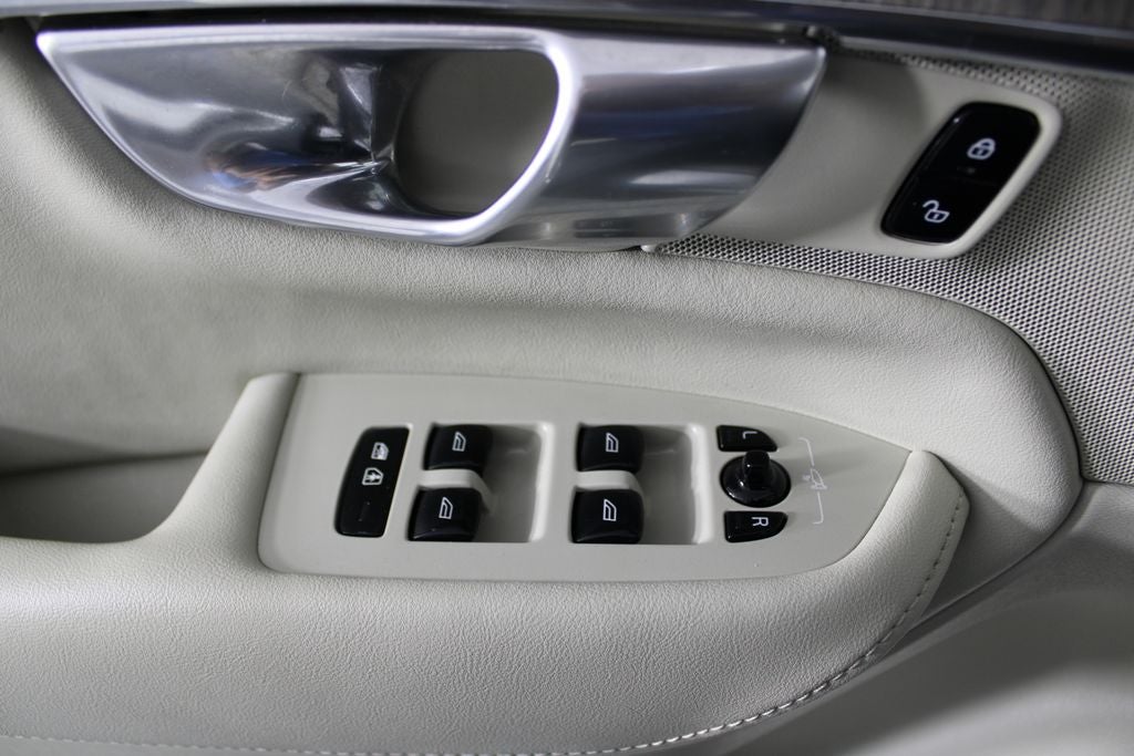 2023 Volvo XC90 Recharge Plug-In Hybrid T8 Plus Bright Theme 7 Passenger