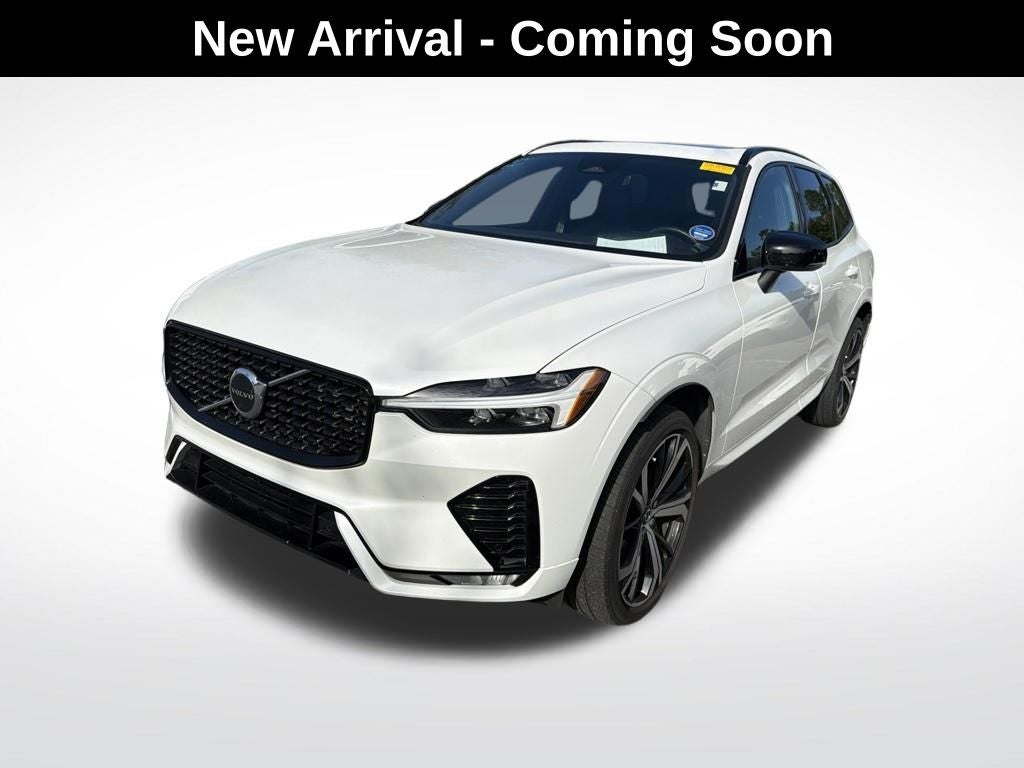 2022 Volvo XC60 B5 R-Design