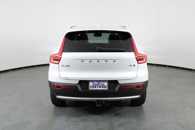 2025 Volvo XC40 B5 Plus Bright Theme