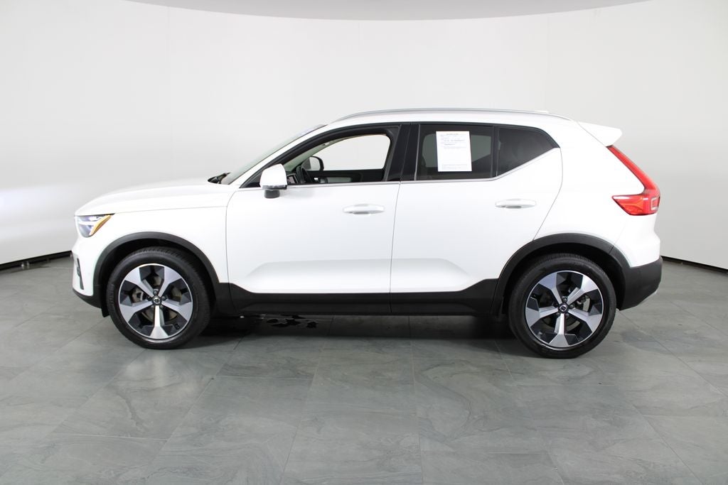 2025 Volvo XC40 B5 Plus Bright Theme