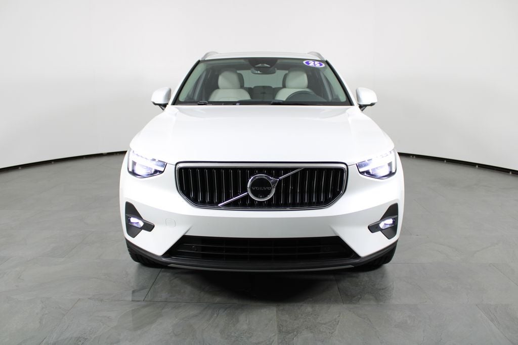 2025 Volvo XC40 B5 Plus Bright Theme