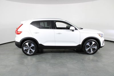 2025 Volvo XC40 B5 Plus Bright Theme