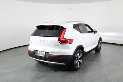 2025 Volvo XC40 B5 Plus Bright Theme