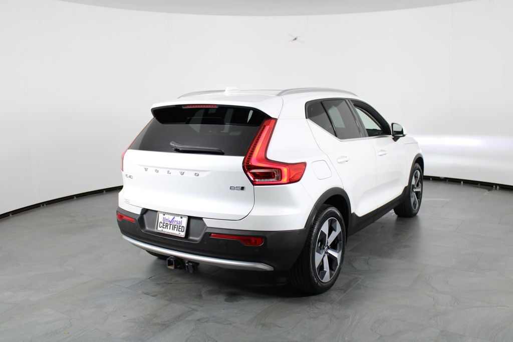 2025 Volvo XC40 B5 Plus Bright Theme