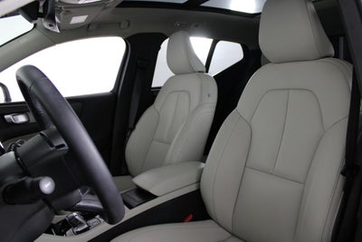 2025 Volvo XC40 B5 Plus Bright Theme