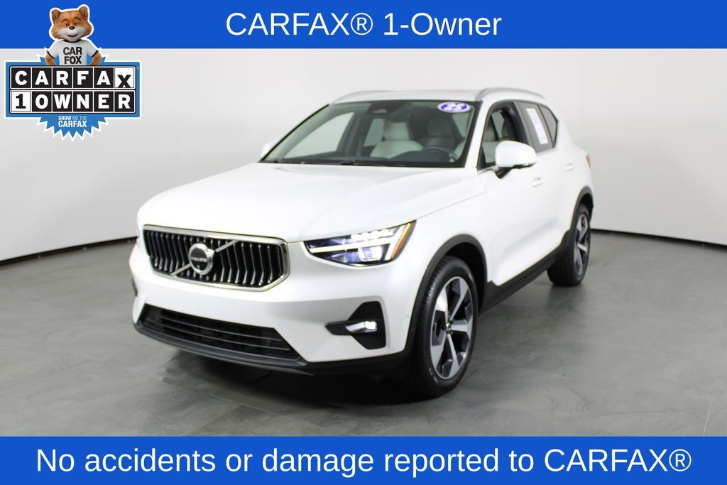 2025 Volvo XC40 B5 Plus Bright Theme