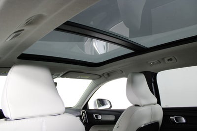 2025 Volvo XC40 B5 Plus Bright Theme