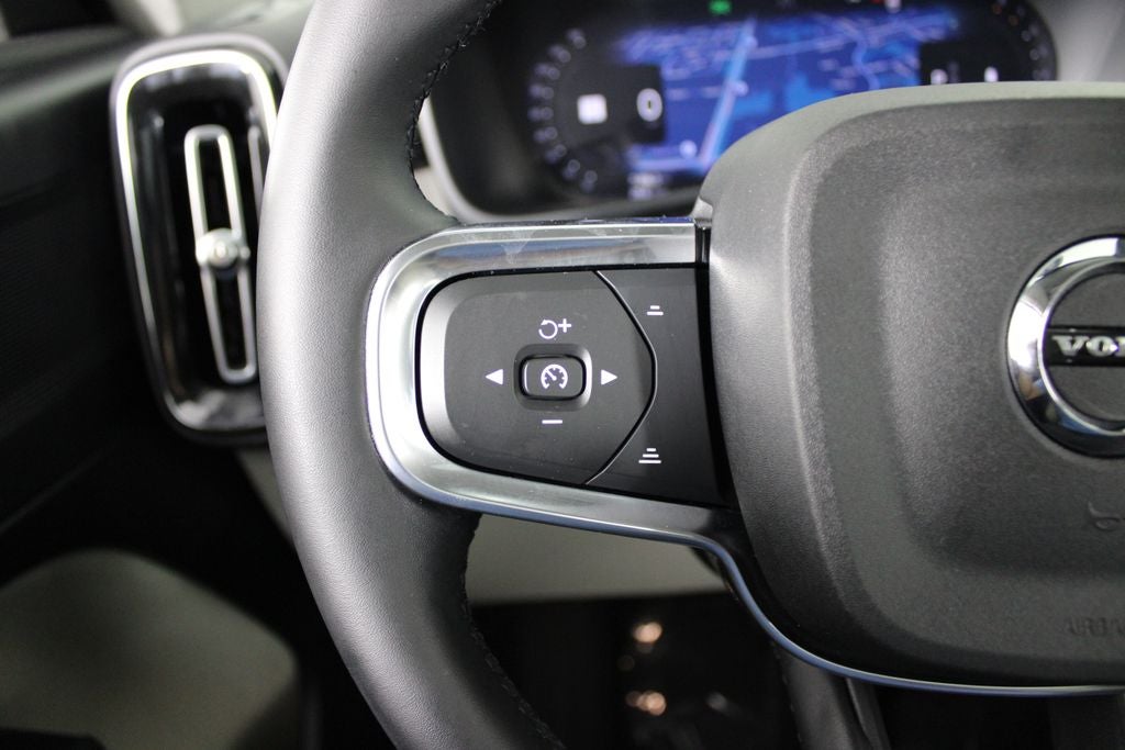 2025 Volvo XC40 B5 Plus Bright Theme