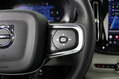 2025 Volvo XC40 B5 Plus Bright Theme