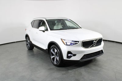 2025 Volvo XC40 B5 Plus Bright Theme