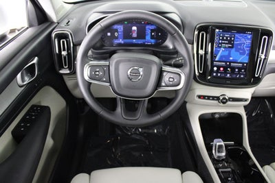 2025 Volvo XC40 B5 Plus Bright Theme