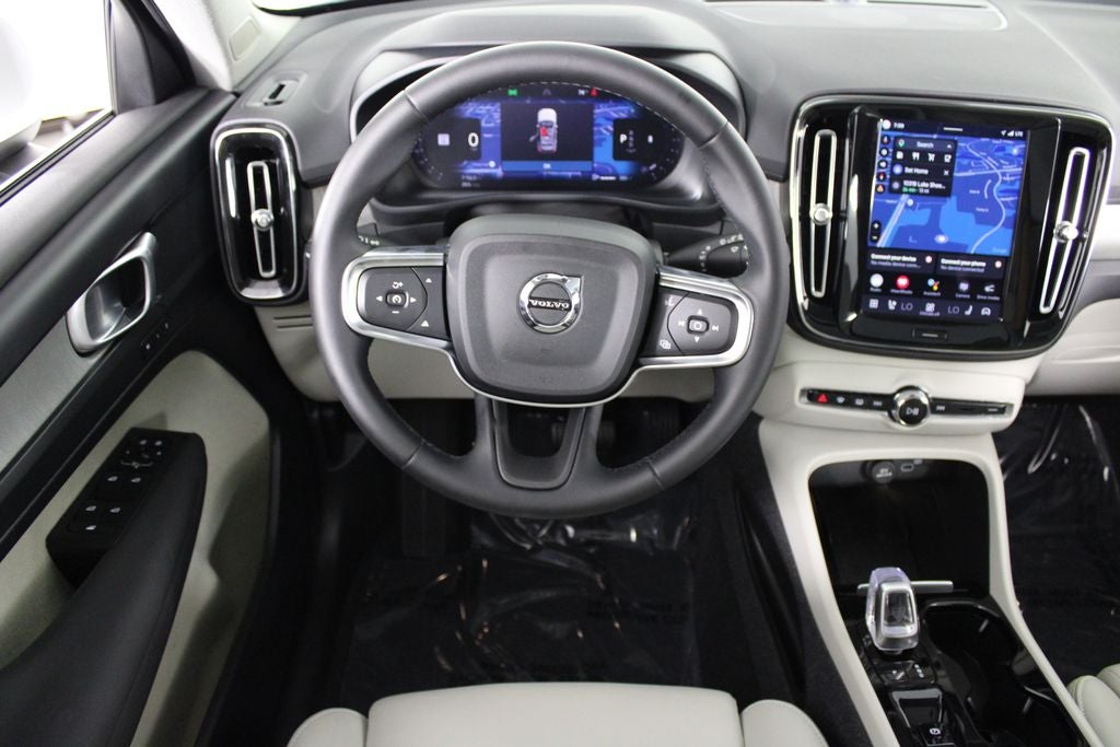 2025 Volvo XC40 B5 Plus Bright Theme