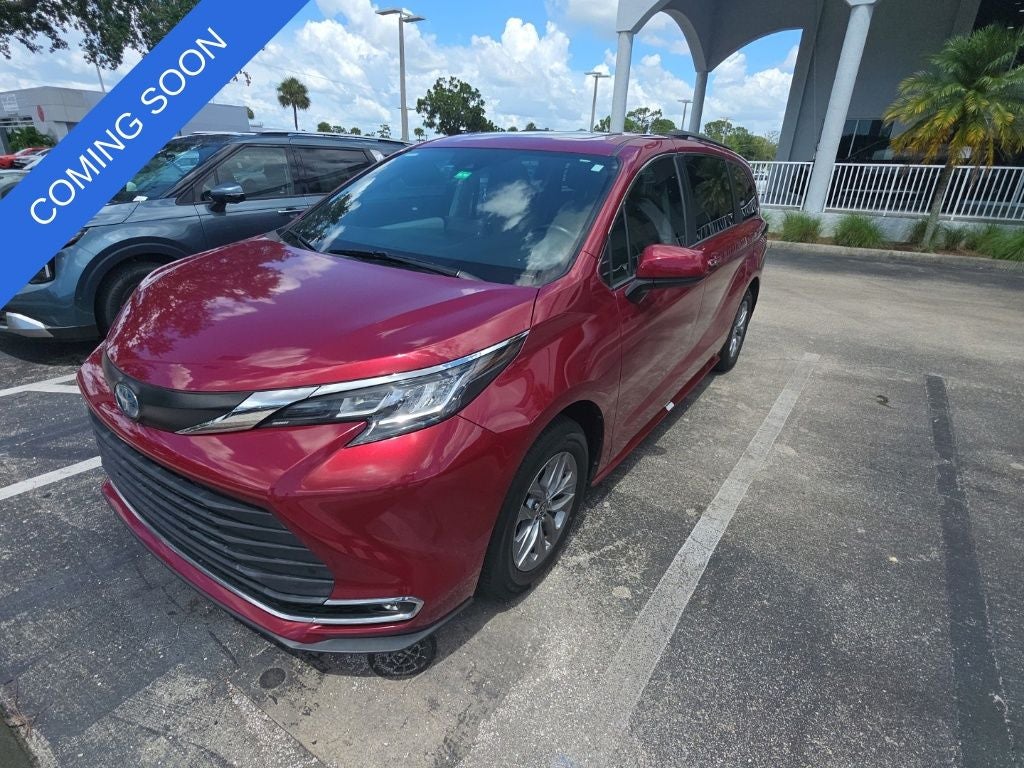 2022 Toyota Sienna XLE 8 Passenger