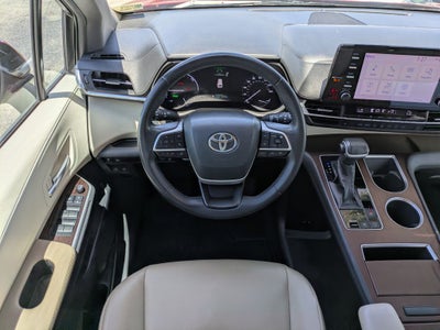2022 Toyota Sienna XLE 8 Passenger